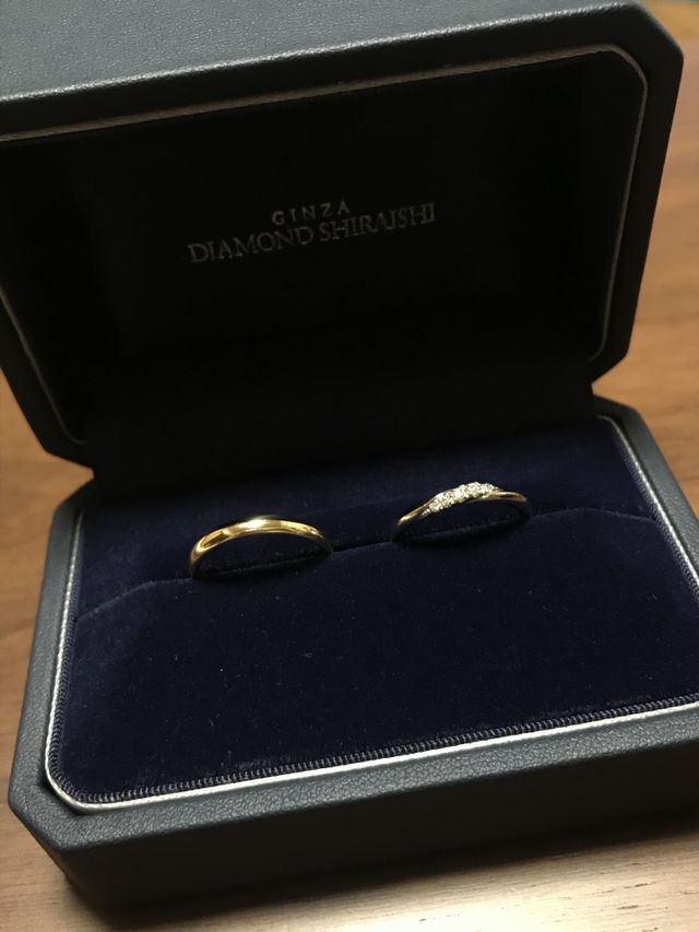 お揃いではないですが、お互いそれぞれ好きな指輪を選びました。