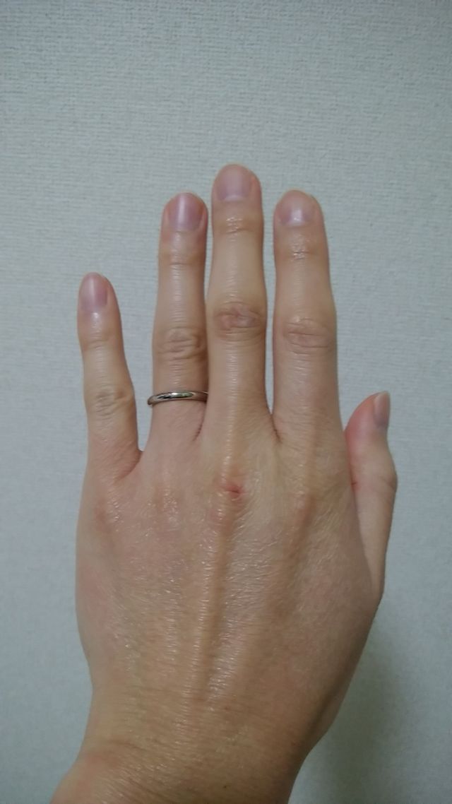 2.5ミリのプラチナの指輪です。