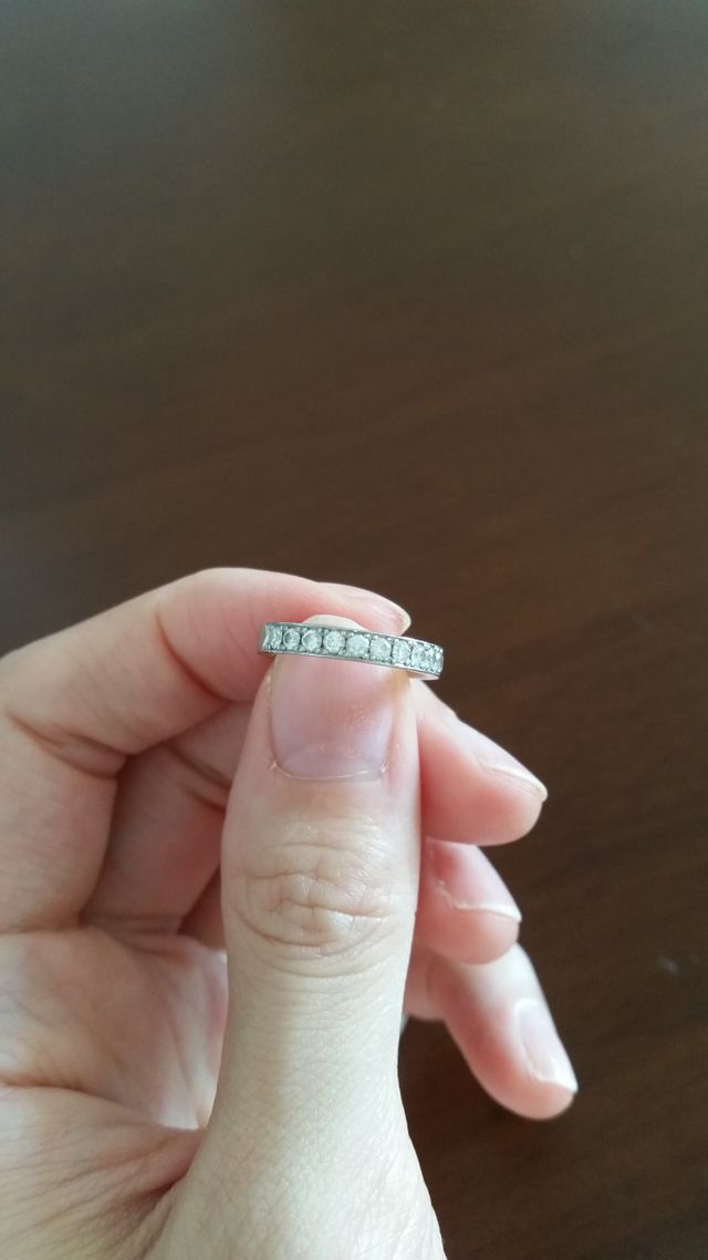 指で持っている写真