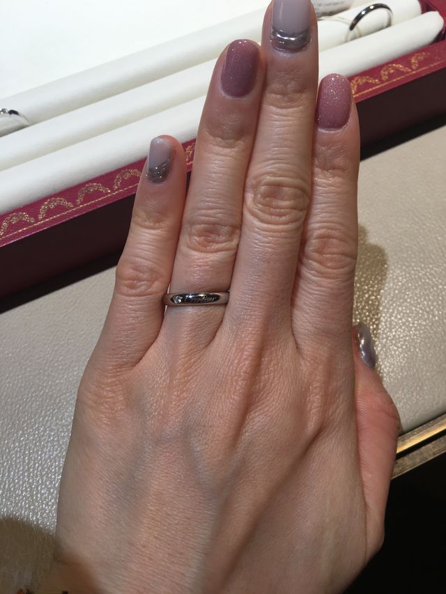 ロゴ入りダイヤ一粒