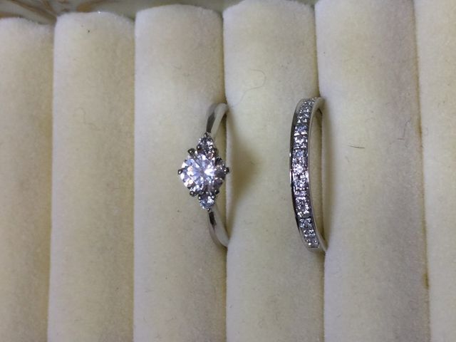 デザインを少し似せてセットリングとして作成しました