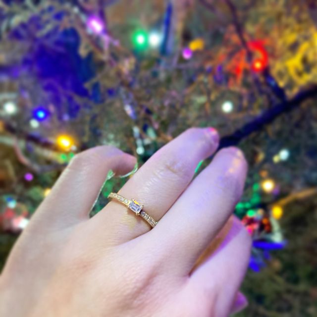 エメラルドカットの婚約指輪