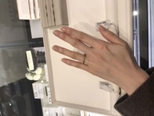 SIRUSIというデザインのマットゴールドの色です。