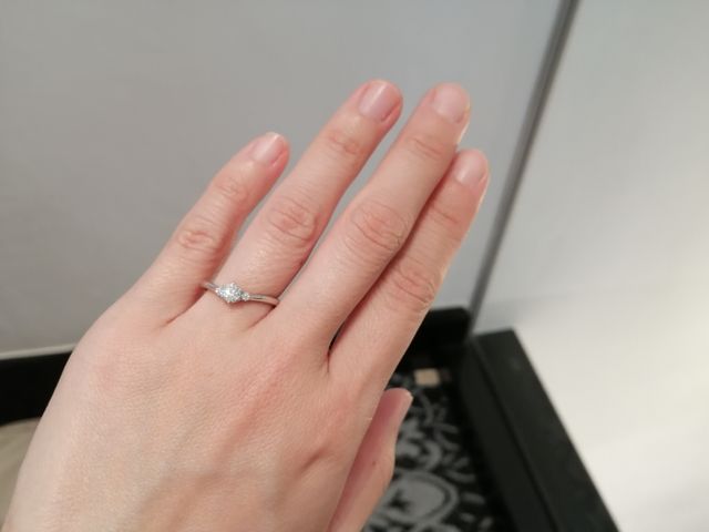 装着したときに、指がきれいに見えるようなデザイン。