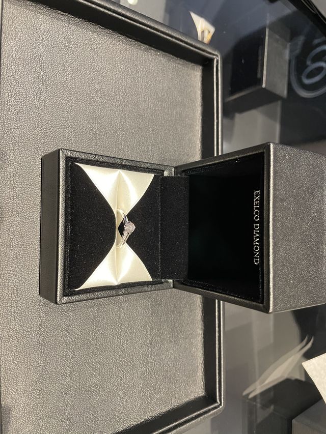 購入した婚約指輪です。