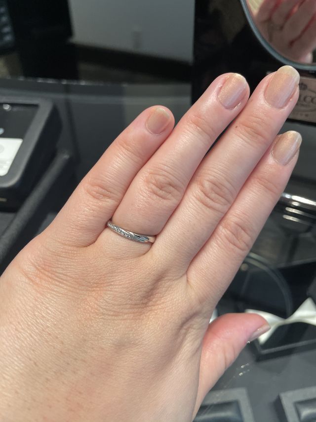 ダイヤモンドのキラキラと、プラチナが半分ずつ見えます！