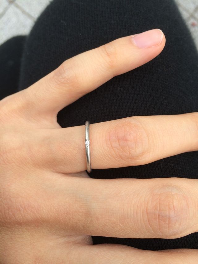 上から見るとハートの窪みに石が入っている