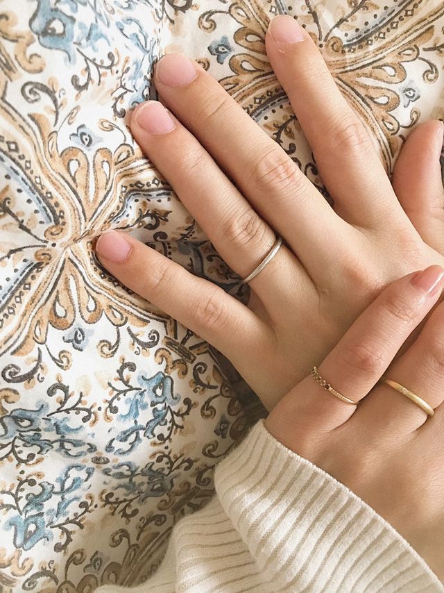 結婚指輪をお互いに手作り。

※小指の指輪は私物です