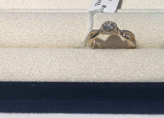 イエローゴールドです