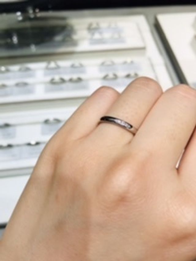 端にいくにつれ少しずつ細くなっているデザインが可愛いです。