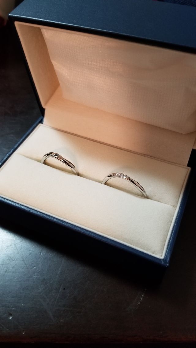 購入から2ヶ月半くらいで到着しました。バージンリングです。