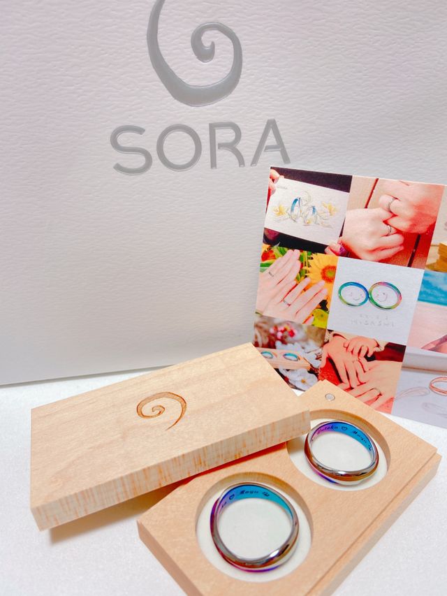 ボックスまで素敵✨
指輪の色鮮やかさが映えるデザインでした❗