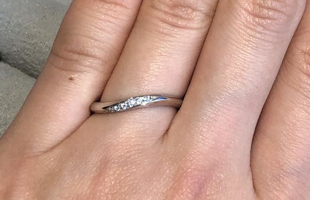 ダイヤ５つ、ウェーブタイプ。