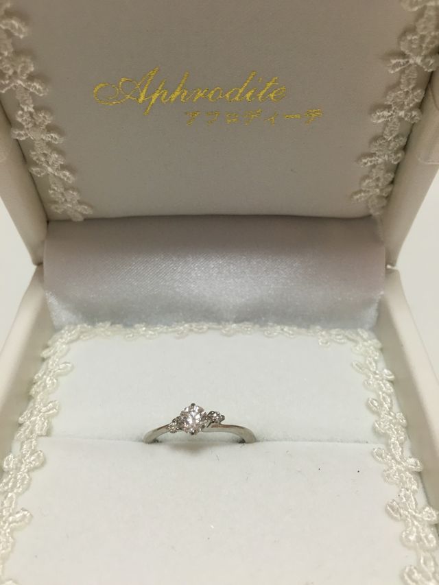 細め、ななめのデザインで、指のラインに沿ってきれい♡