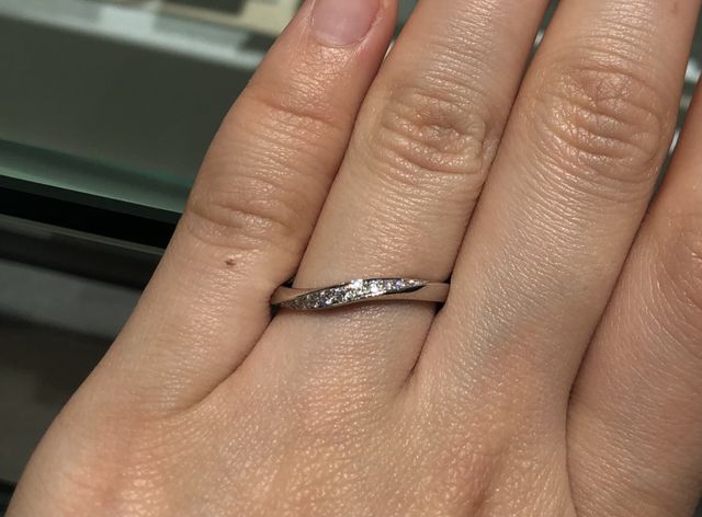 ウェーブタイプの指輪です。