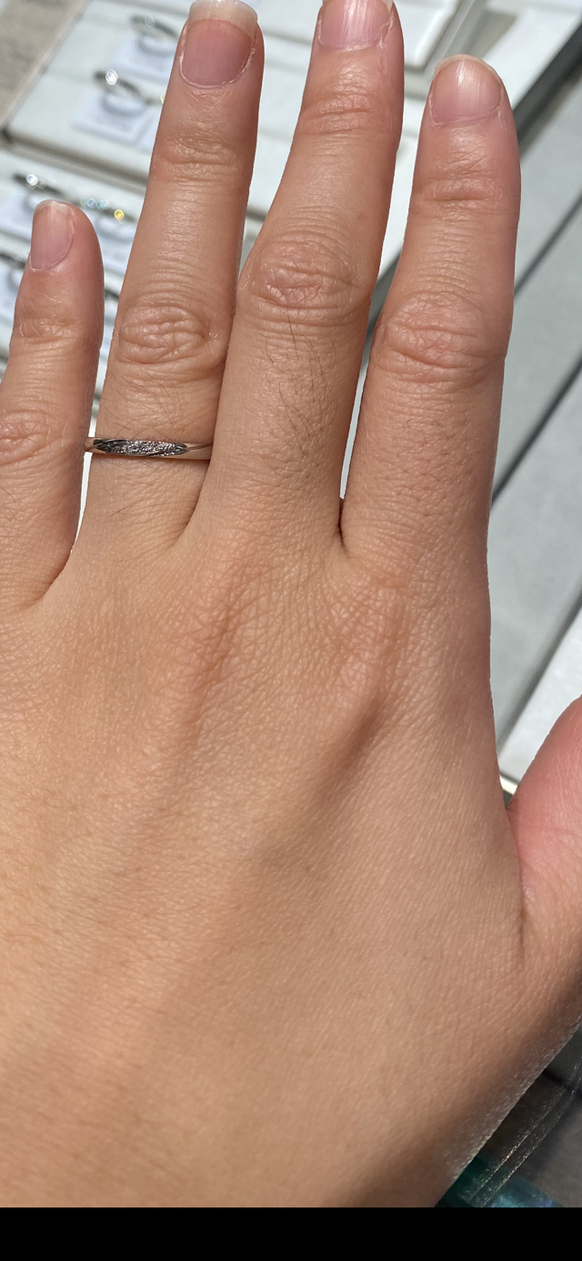 キラキラしたデザインで華やか、派手すぎない