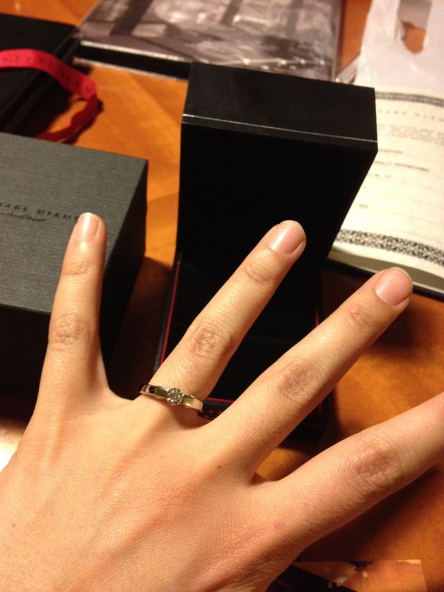 シンプルなデザインですが、シャープな印象です。