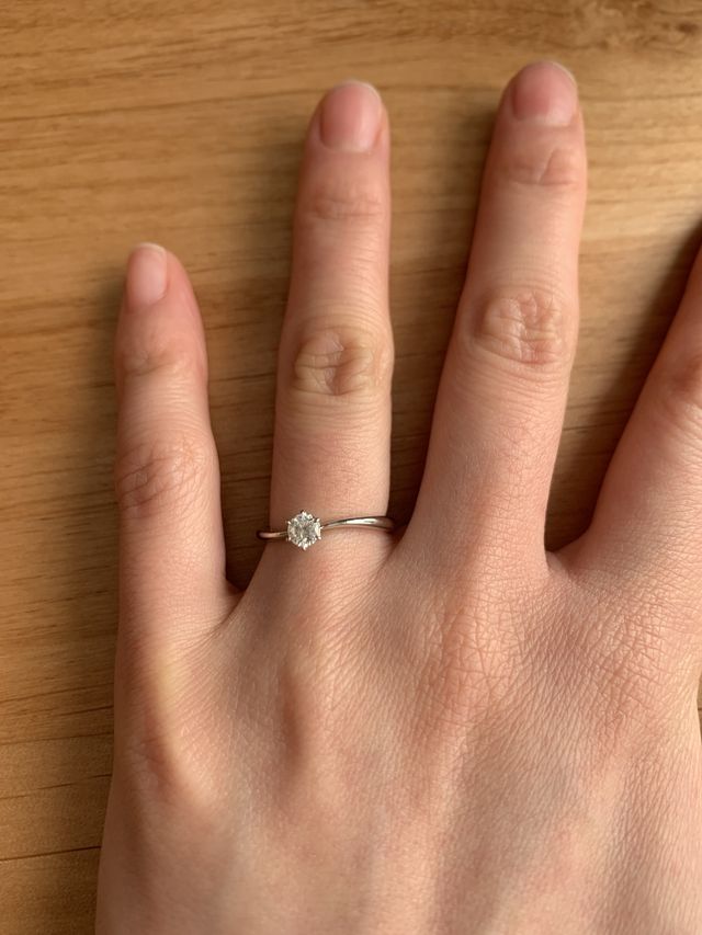 ポルックスの指輪です。 
横からハートが見えます。