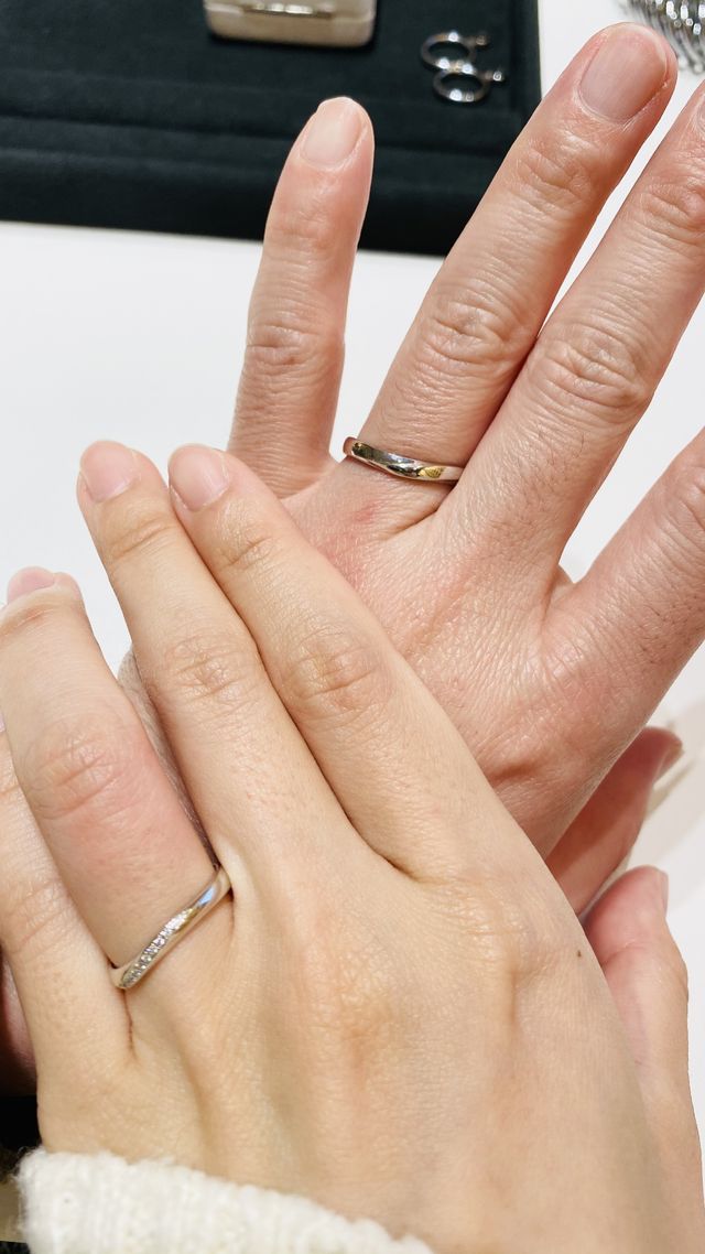 ウェーブが柔らかくて、滑らかな印象のデザインでした。