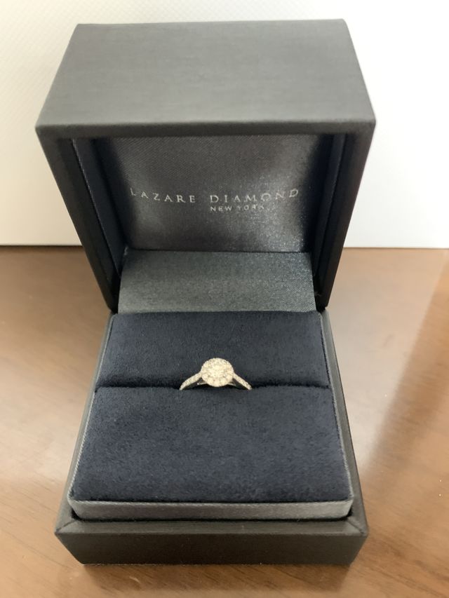 セントパトリック28という婚約指輪です