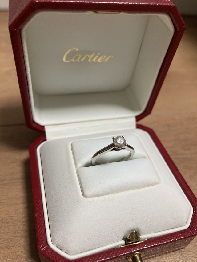 購入時のケースに入った状態です。カルティエの高級感すごい