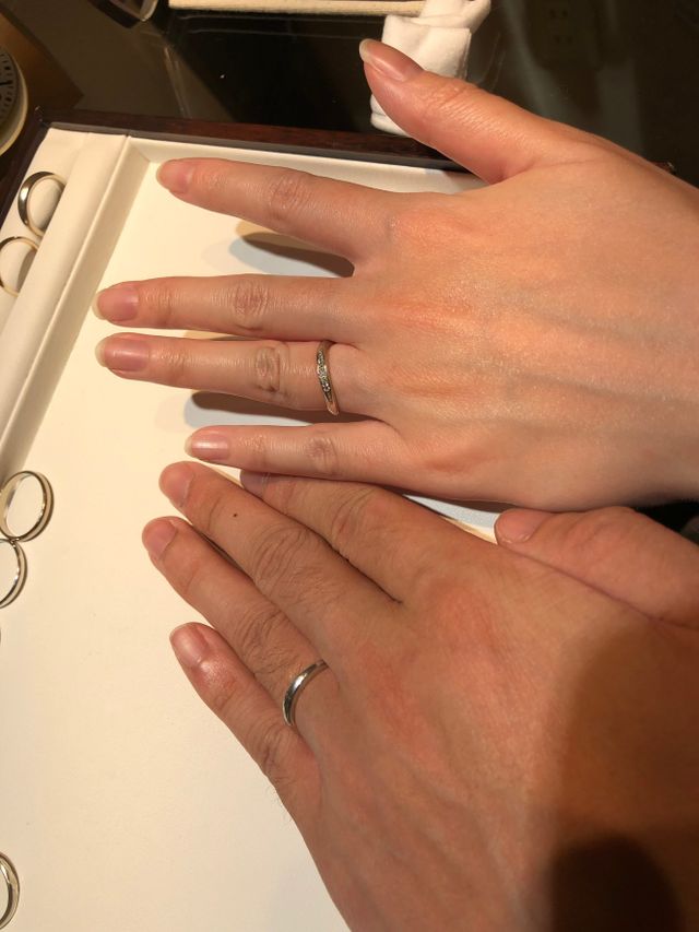 水かきにフィットするウェーブの指輪