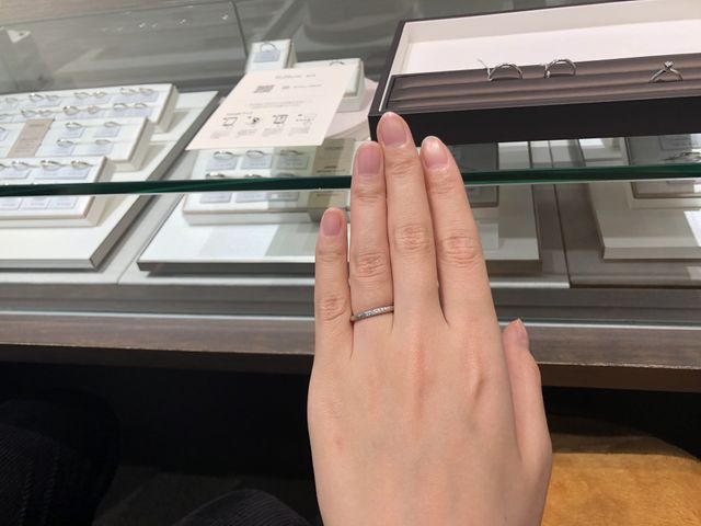 メレダイヤが沢山入っててどの角度から見てもキラキラで可愛い。