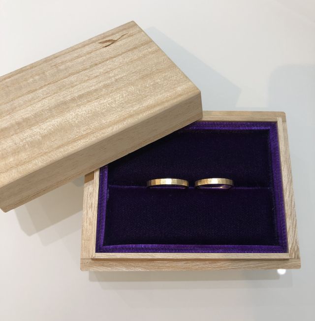 おしゃれな木箱に入れてくれます