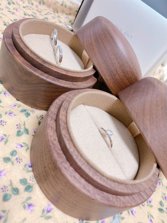 COLANY婚約指輪でひまわり
マリッジリングピュア