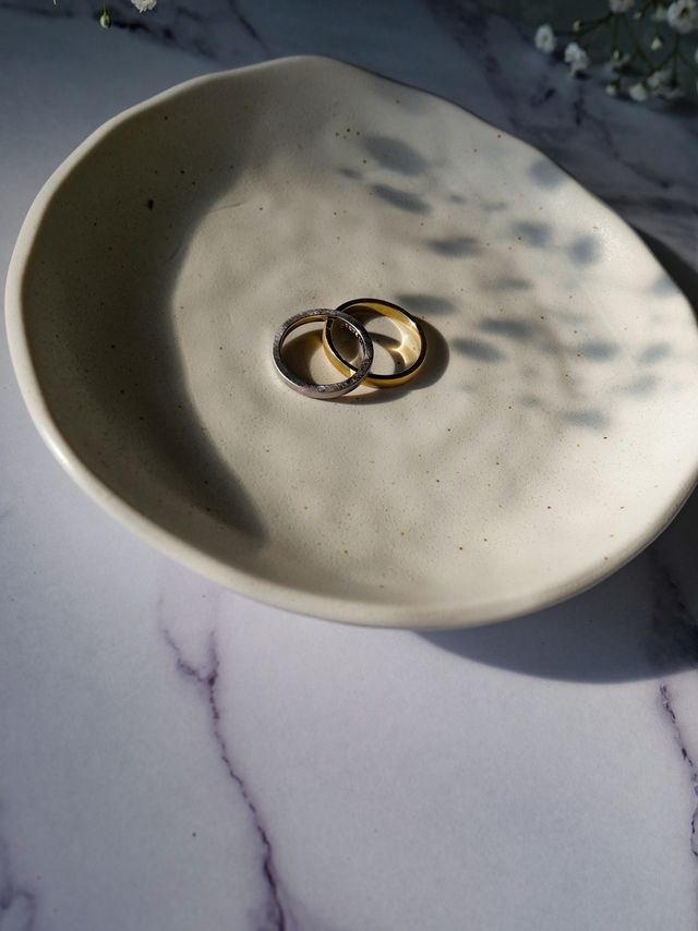 マット加工なシルバーとゴールドのお揃いにしました。