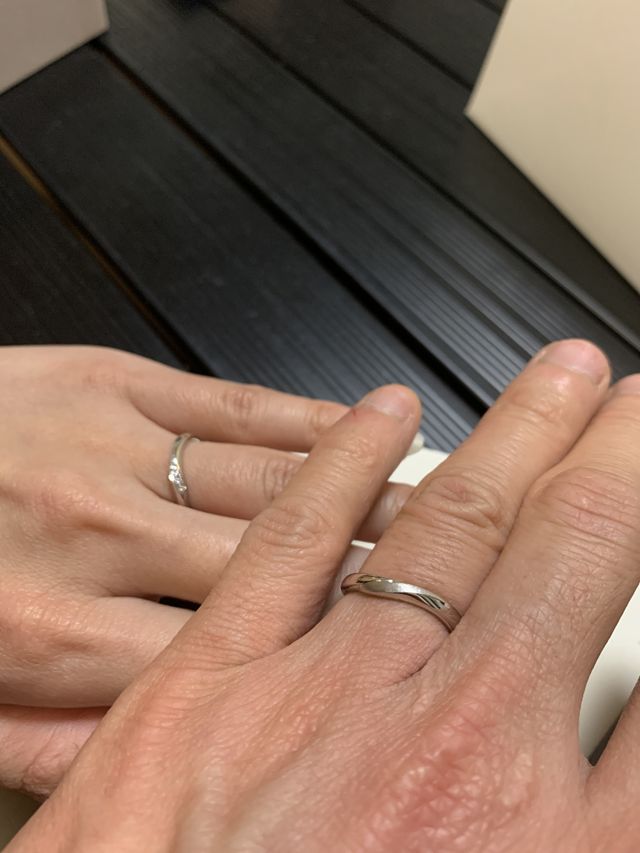 指につけるとこのような感じですね！