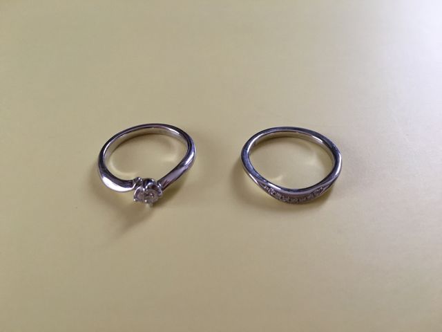 左:婚約指輪 右:結婚指輪