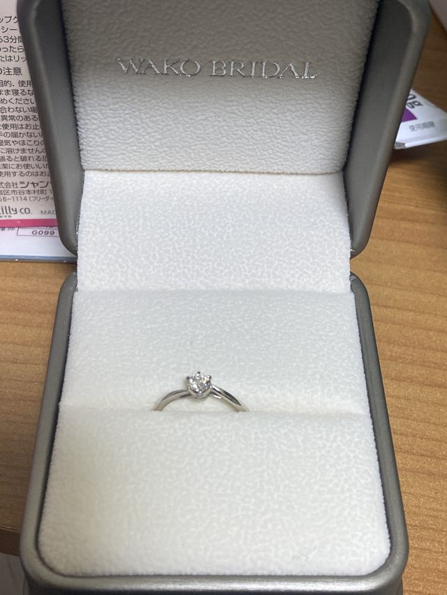 ウェーブ型のシンプルなデザイン。