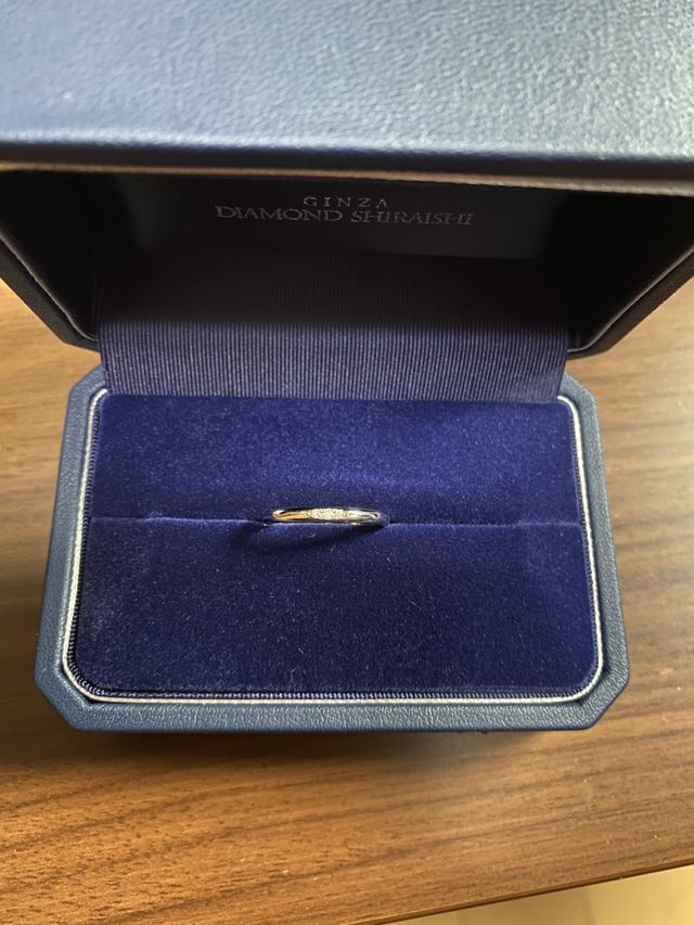 ダイヤモンドが3粒です。
