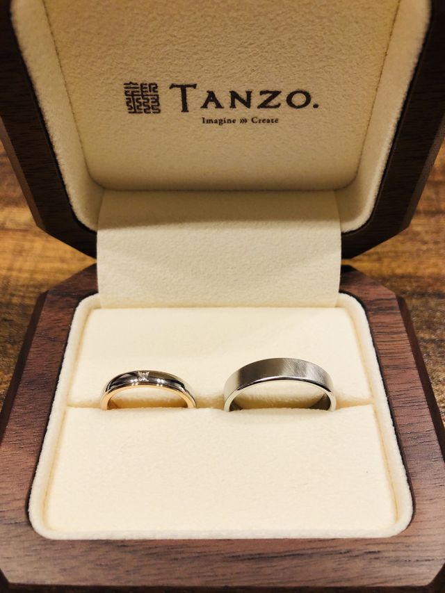 こだわったダイヤの留め方。指輪の太さも細かく決められた。