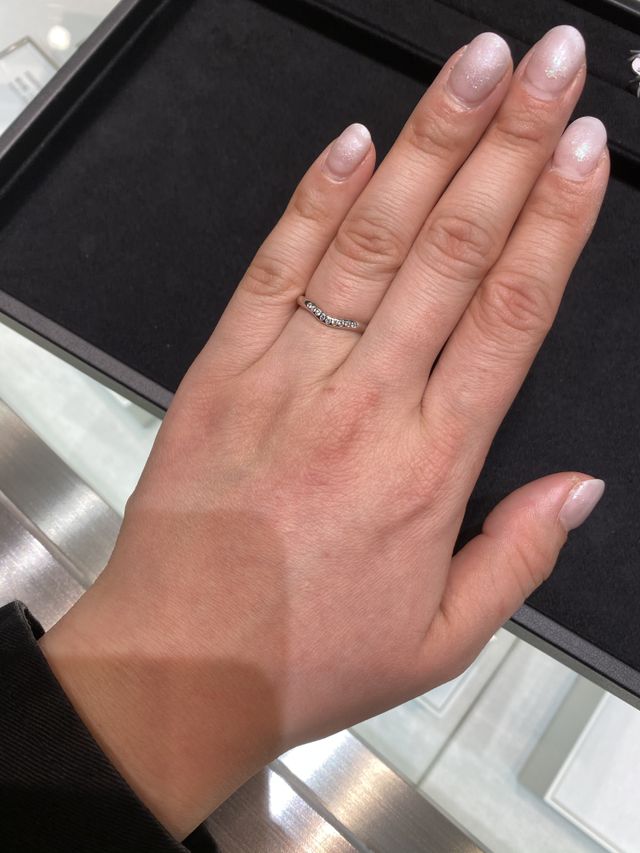 ダイヤが5つ付いているタイプです