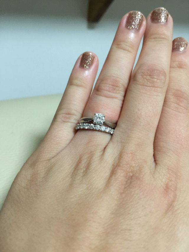 ペアでつけるとゴージャスになります。