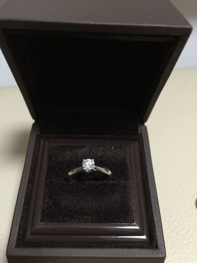 婚約指輪です。0.34ctです。