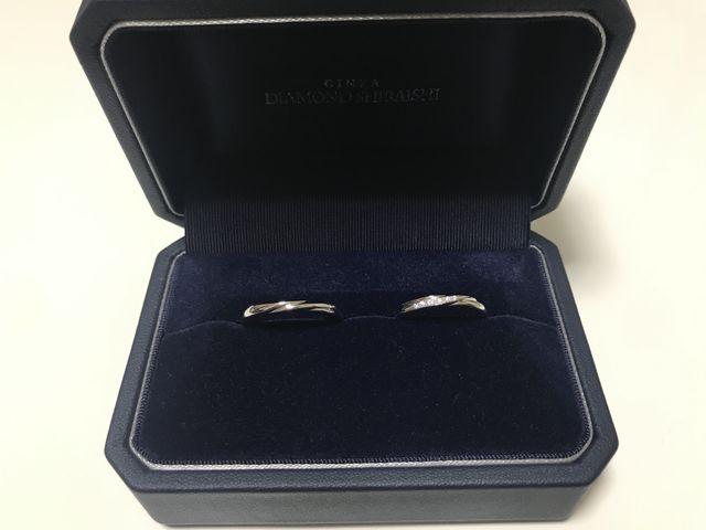 ねじりの入ったデザインです