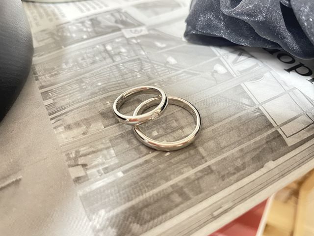 シンプルなストレートの結婚指輪です。