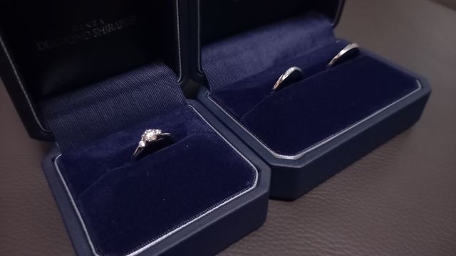 婚約指輪と結婚指輪です。