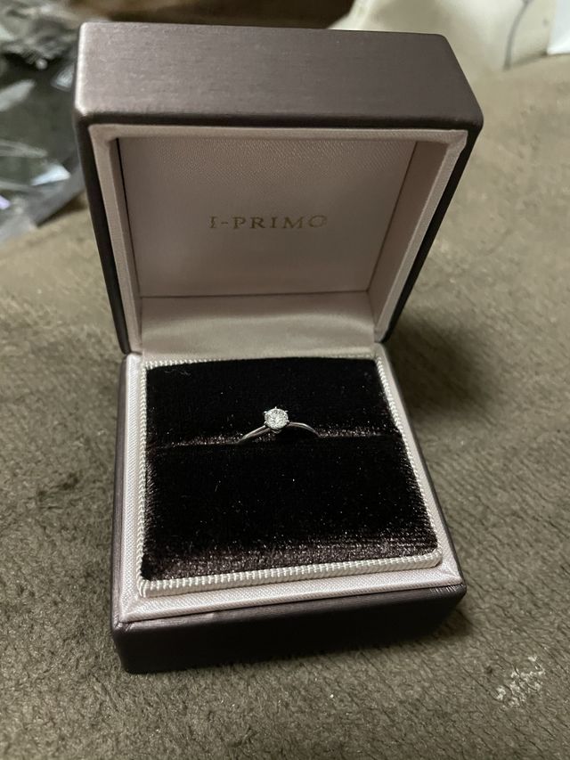 婚約指輪です