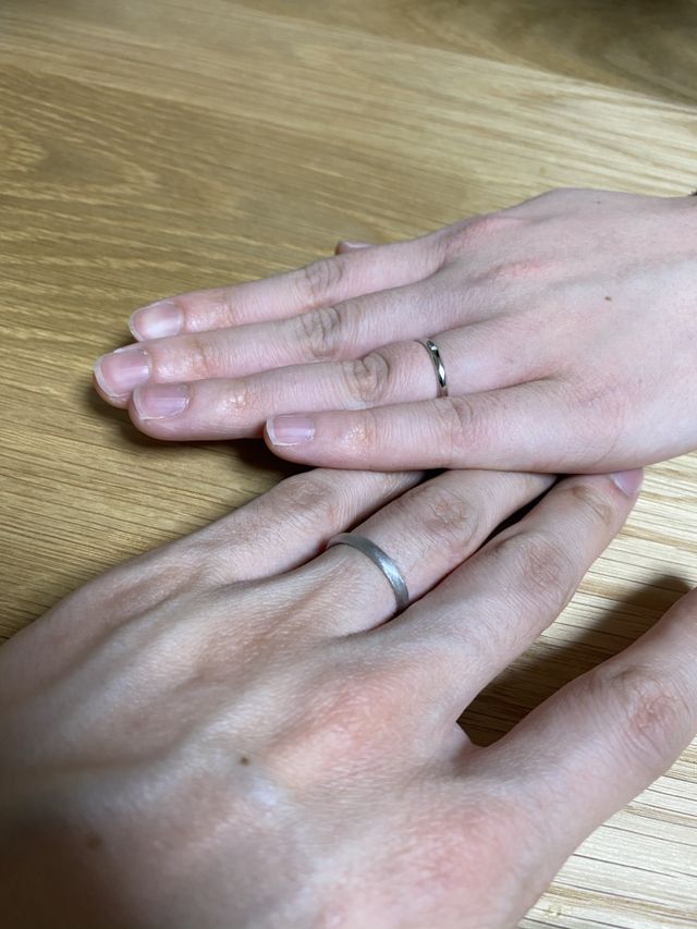 新郎側だけツヤ消しで大人っぽく。