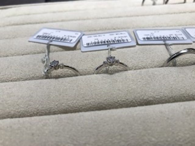 マリッジリングのサイドにダイヤモンドが入ったタイプ