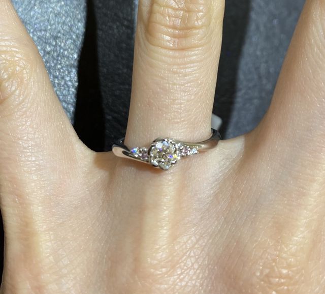 お花の形をした可愛らしいデザインです