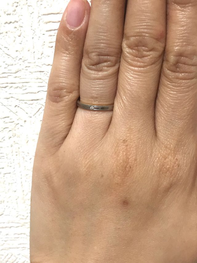 石はあまり目立たないですが、日常にはちょうどいいです。