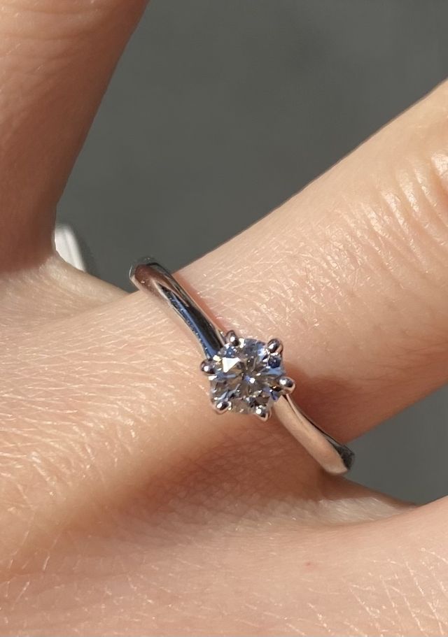 ダイヤがとても輝くブランドです。