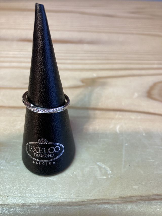 リングフォルダーをプレゼントして頂き、大変重宝しています。