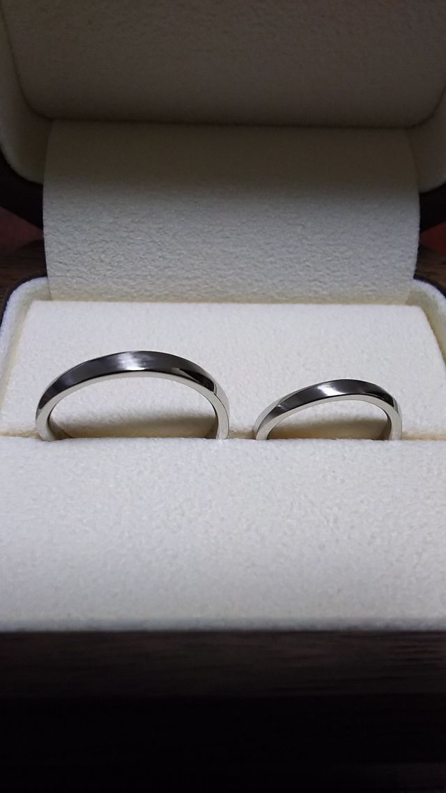 メビウスＳライン。逆S字にヘアラインを施していただきました。