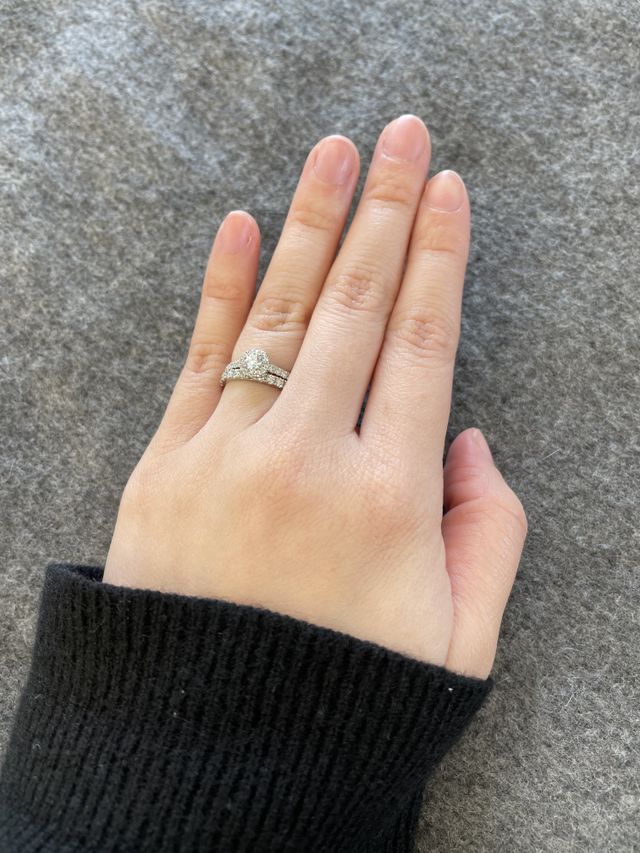 ラウンドパヴェリングを婚約指輪で購入しました！